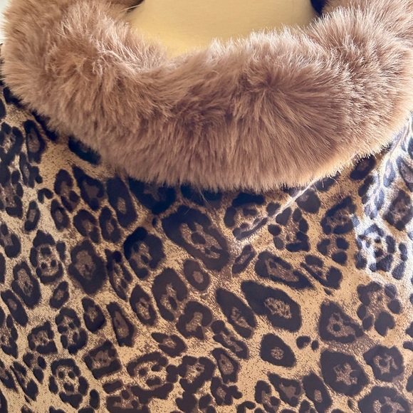 NWT Top it Off Leopard Print Poncho OS - Picture 3 of 8